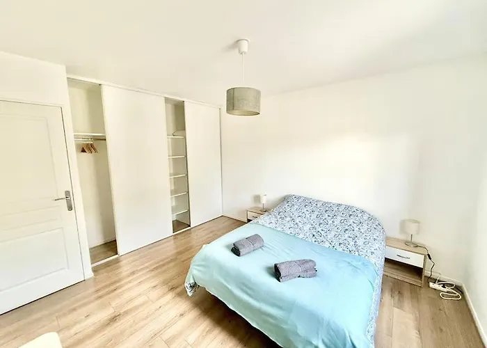 Deux Centre Proche Tram *