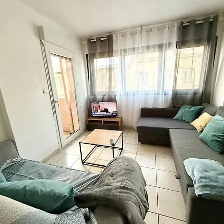 Deux Centre Proche Tram *