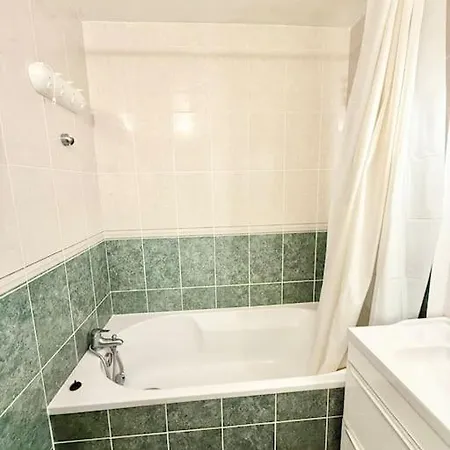 Deux Centre Proche Tram Apartment *