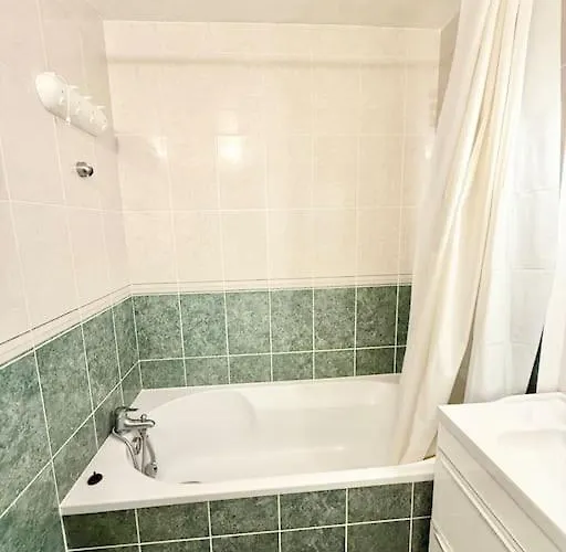 Deux Centre Proche Tram Apartamento *